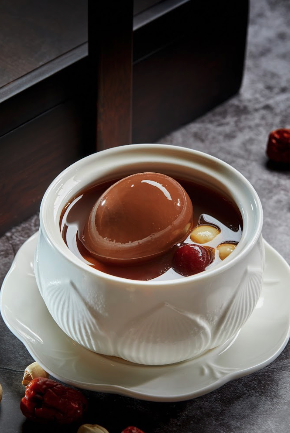 西九龍粵菜春季新菜式登場 菠蘿黑毛豬叉燒/台山黃鱔砂鍋飯/懷舊碗仔翅