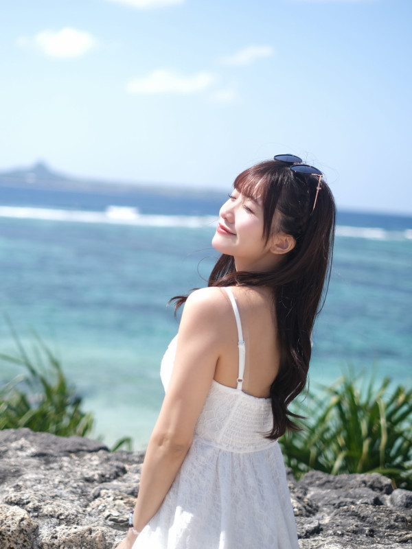 冼迪琦性感泳衣照正面大解放惹暴動！邪惡開大窿露深溝逼爆水泡極震撼