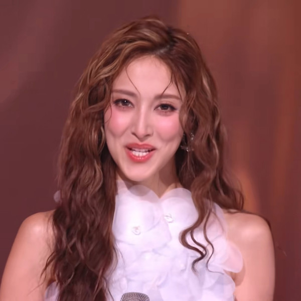 乘風2026｜陳凱琳初舞台盛世美顏驚艷內地 網民激讚混血樣封「迪麗熱巴接班人」