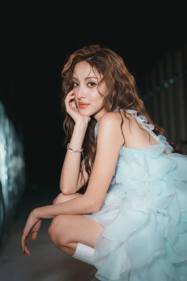 乘風2026｜陳凱琳初舞台盛世美顏驚艷內地 網民激讚混血樣封「迪麗熱巴接班人」