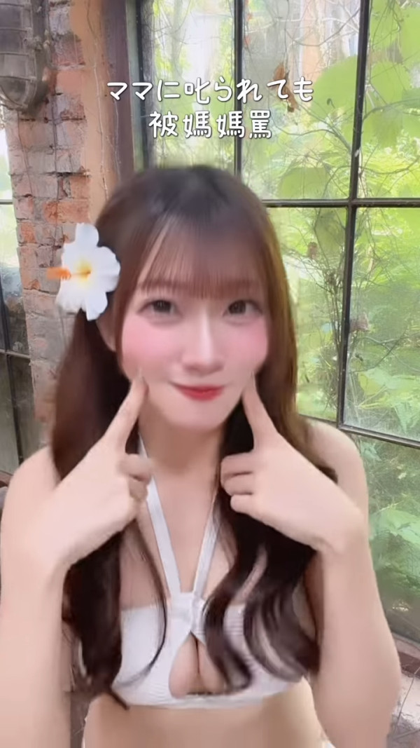 冼迪琦性感泳衣照正面大解放惹暴動！邪惡開大窿露深溝逼爆水泡極震撼