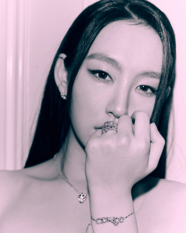 炎明熹激罕透視低胸形象性感大革新 離巢後狹路相逢世紀同場高層樂易玲