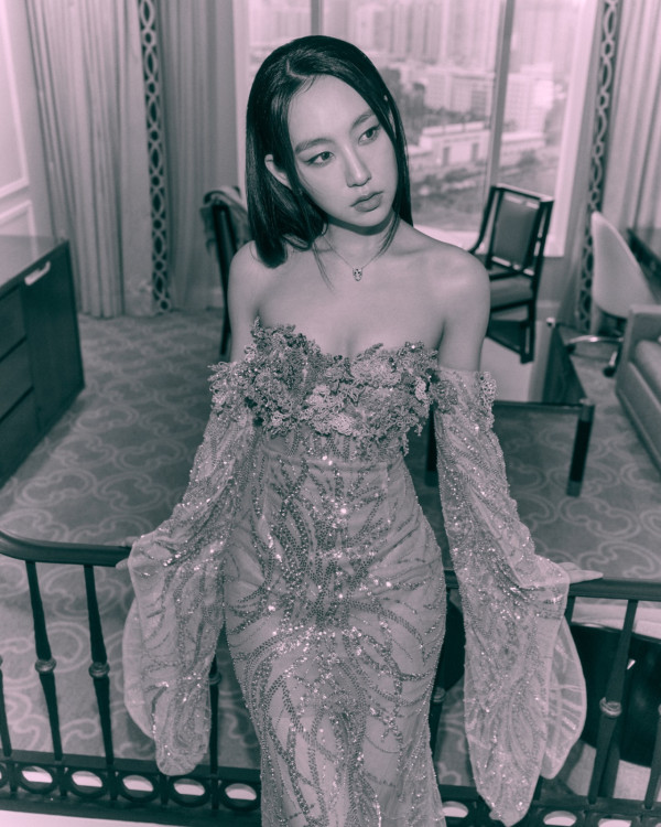 炎明熹激罕透視低胸形象性感大革新 離巢後狹路相逢世紀同場高層樂易玲