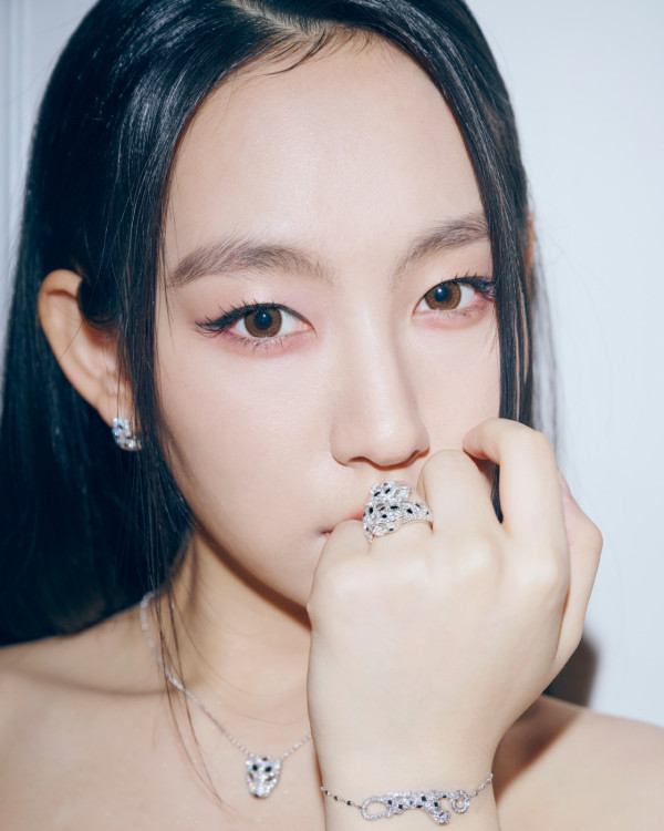 炎明熹激罕透視低胸形象性感大革新 離巢後狹路相逢世紀同場高層樂易玲