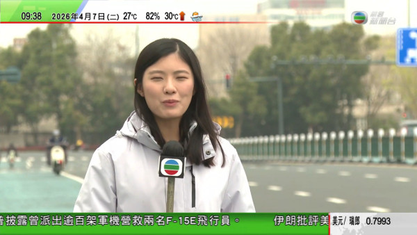 TVB女記者陳尚萱九龍城潑水節被圍攻潑水 被膠桶笠頭當場求饒：唔好淋我住！