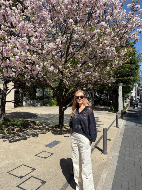 李嘉欣再染髮全頭粉金髮色超破格！網民狠批與真實年齡不符：反而好顯老