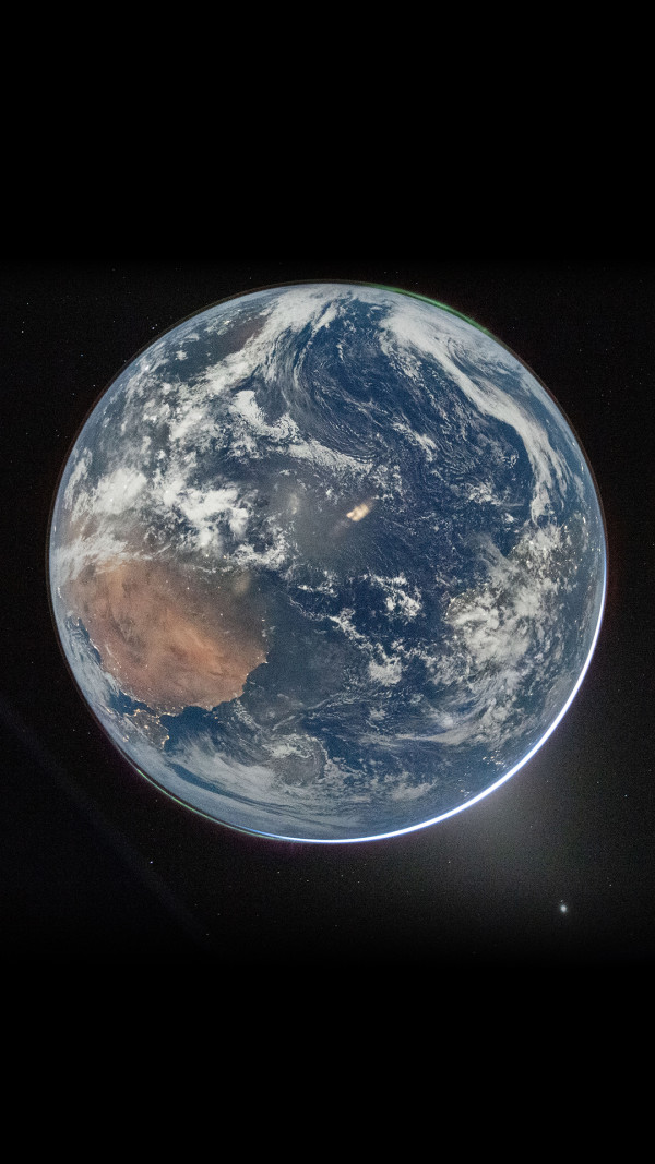 人類史上最遠自拍！NASA 帶 iPhone 17 Pro Max 登月 14 張「極限視角」地球靚相曝光【附 14 張高清 Wallpaper 免費下載】