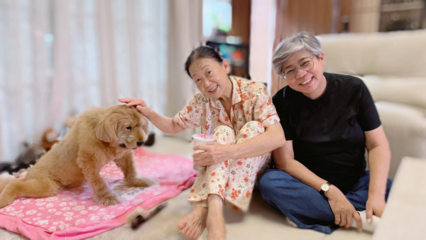 朱咪咪罕見無戴假髮真面目曝光！近照揭蒼老狀態骨瘦如柴嚇窒網民