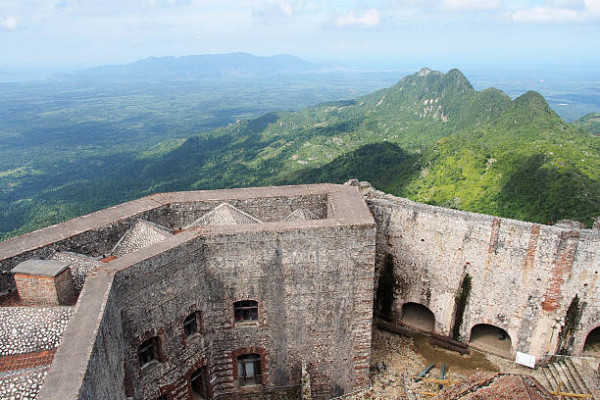 海地世界遺產古堡爆人踩人慘劇 至少30名參加者死亡多為年輕人