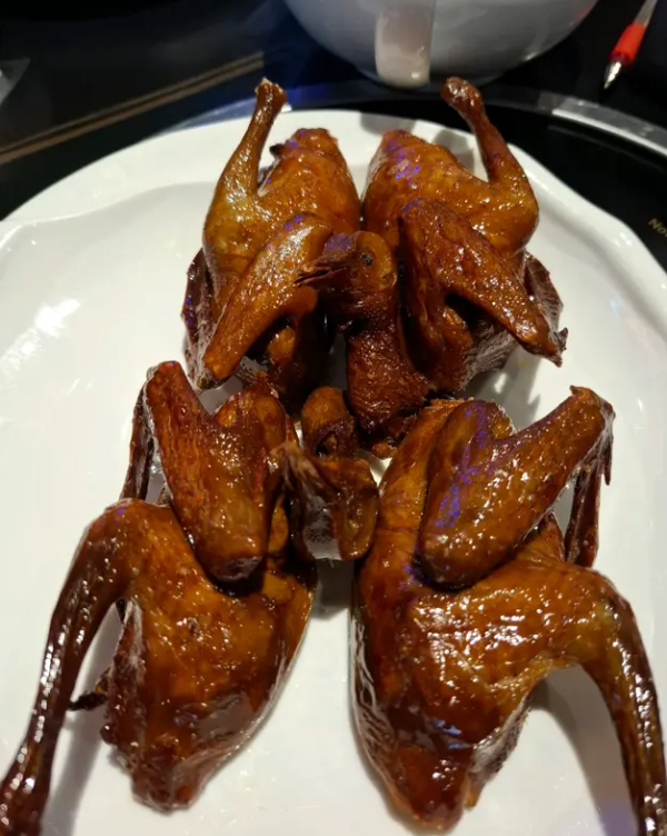 連鎖點心店突發送乳鴿！免費歎滷香燒乳鴿／指定時段入座飲茶即送 (全港5間分店)