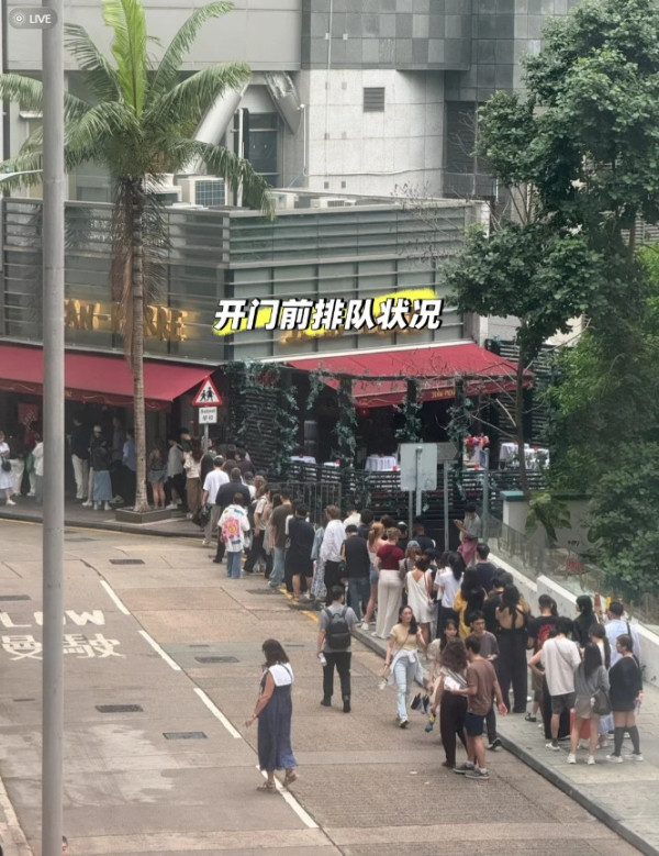 中環半山逾百人長龍排4小時？網民看傻：唔使返工咩 揭「世一」朝聖現場
