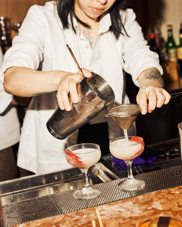 中環半山逾百人長龍排4小時？網民看傻：唔使返工咩 揭「世一」朝聖現場