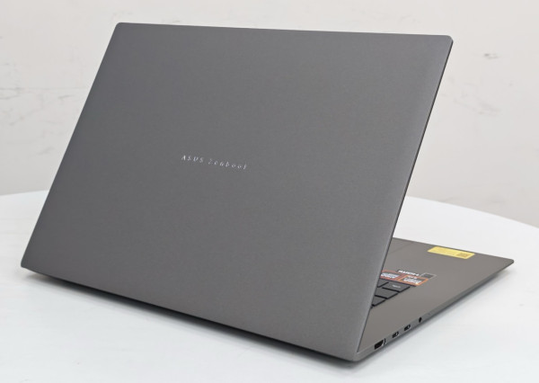 ASUS Zenbook S16 實測｜陶瓷鋁合金靚仔 16 吋大芒＋55 TOPS 算力剪片/AI 都夠玩！MacBook Air 遇最強對手