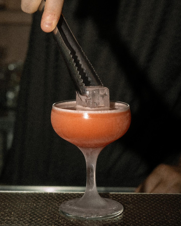 中環半山逾百人長龍排4小時?網民看傻:唔使返工咩 揭「世一」朝聖現場