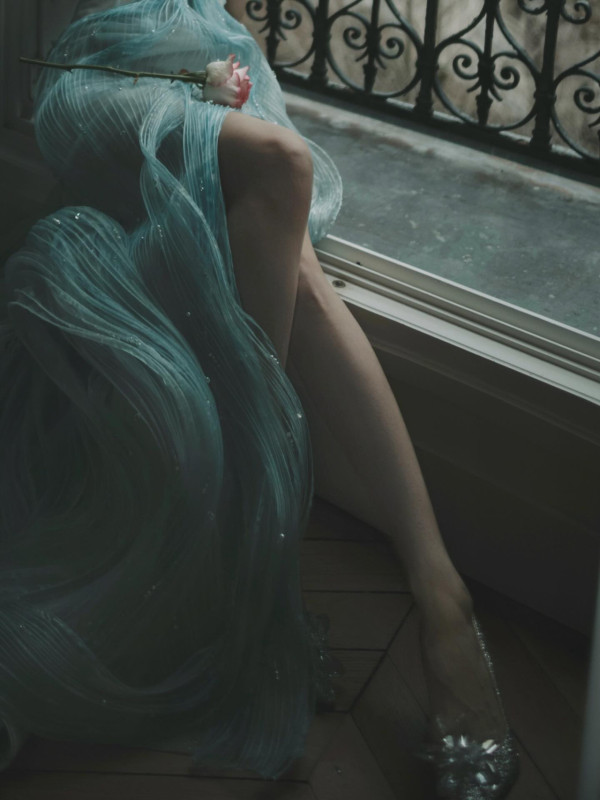 陳靜DaDa巴黎性感大解放34E白滑雙峰！真空透視露內衣痕跡震撼網民眼球