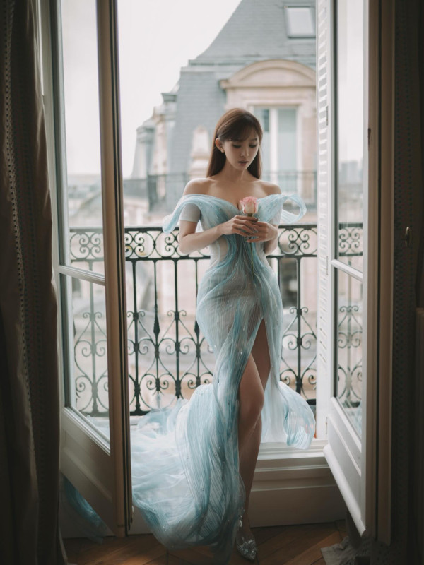 陳靜DaDa巴黎性感大解放34E白滑雙峰！真空透視露內衣痕跡震撼網民眼球