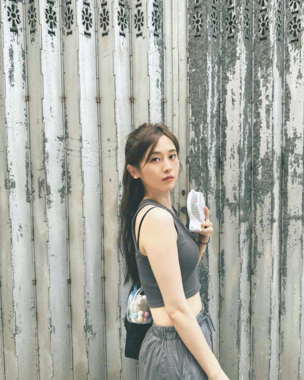 倪嘉雯染全頭金毛新髮型索爆超驚艷！捨棄黑長直搣甩清純初戀形象判若兩人