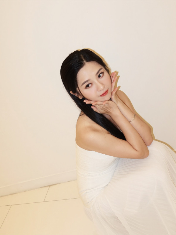 倪嘉雯染全頭金毛新髮型索爆超驚艷！捨棄黑長直搣甩清純初戀形象判若兩人