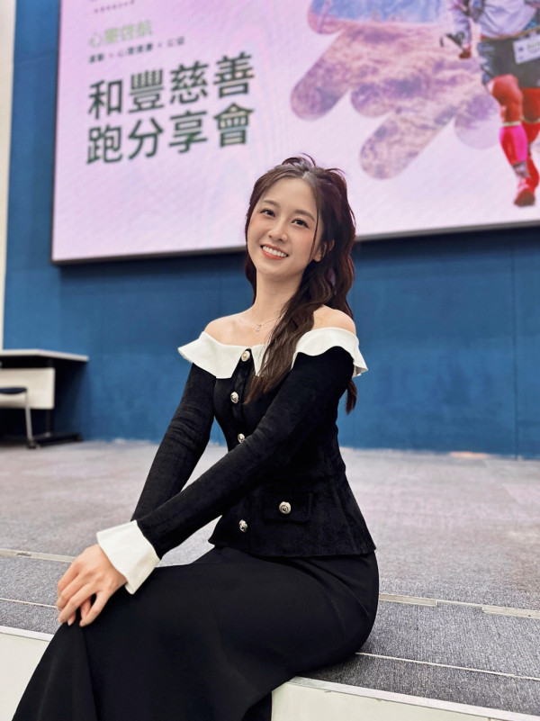 倪嘉雯染全頭金毛新髮型索爆超驚艷！捨棄黑長直搣甩清純初戀形象判若兩人