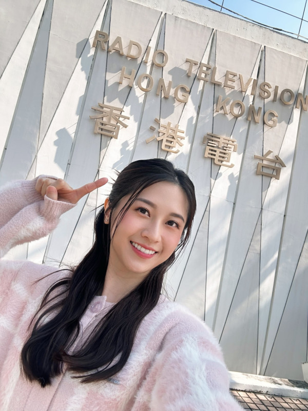 倪嘉雯染全頭金毛新髮型索爆超驚艷！捨棄黑長直搣甩清純初戀形象判若兩人