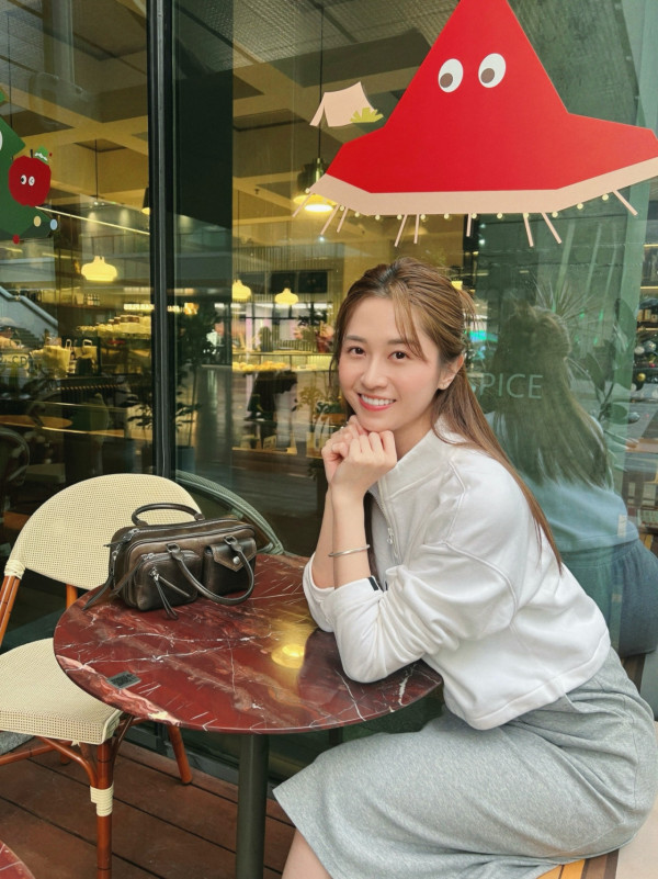 倪嘉雯染全頭金毛新髮型索爆超驚艷！捨棄黑長直搣甩清純初戀形象判若兩人