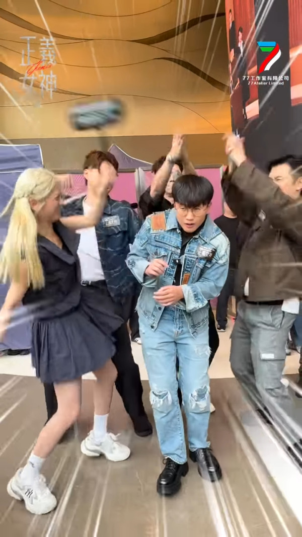 倪嘉雯染全頭金毛新髮型索爆超驚艷！捨棄黑長直搣甩清純初戀形象判若兩人