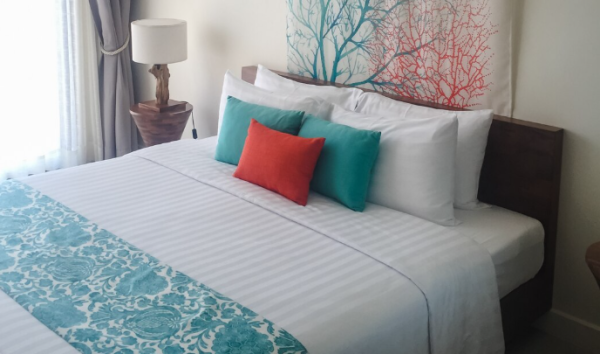 旅遊冷知識｜酒店房間床尾塊布有咩用？4大功能揭秘 怕污糟入房必攞走！ 