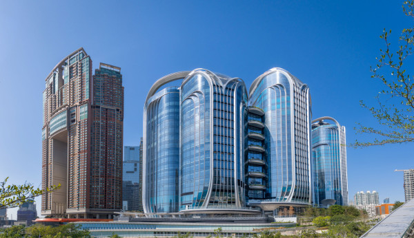 西九高鐵隱藏秘道曝光！打工仔落樓直達入閘機 內地網民熱議：太高級