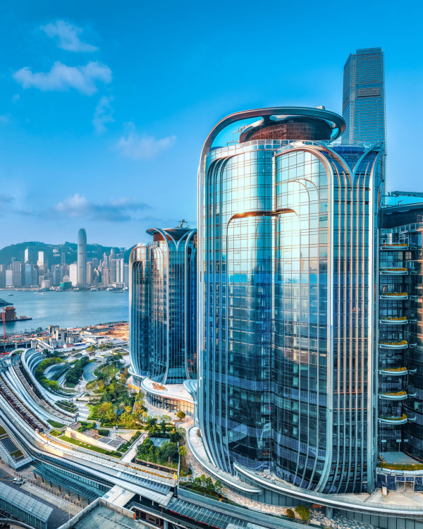 西九高鐵隱藏秘道曝光！打工仔落樓直達入閘機 內地網民熱議：太高級