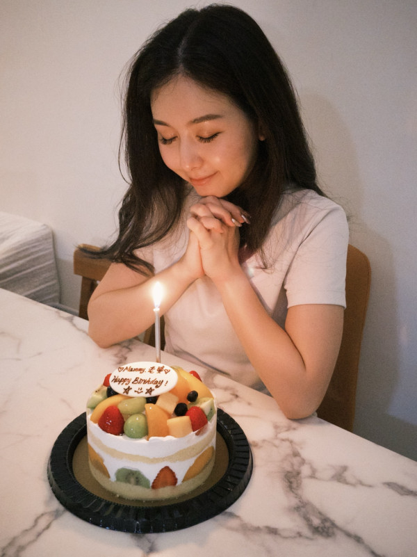 企鵝人周志康晒一家四口全家福！早婚10年靚女老婆生日高調放閃！兩囡囡顏值高成焦點