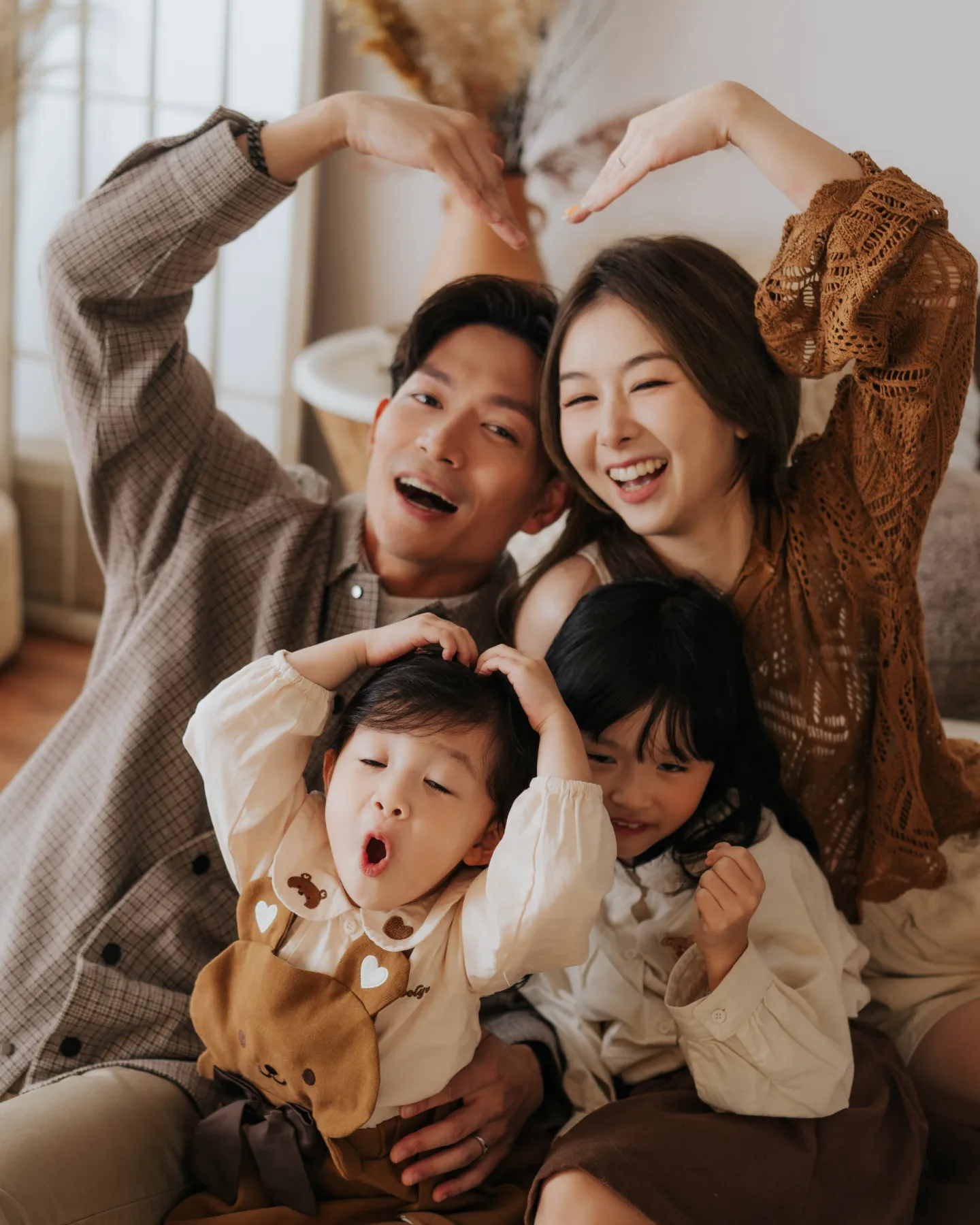 企鵝人周志康晒一家四口全家福！早婚10年靚女老婆生日高調放閃！兩囡囡顏值高成焦點