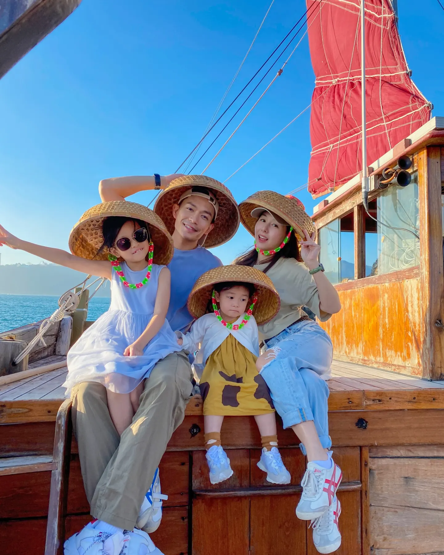 企鵝人周志康晒一家四口全家福！早婚10年靚女老婆生日高調放閃！兩囡囡顏值高成焦點