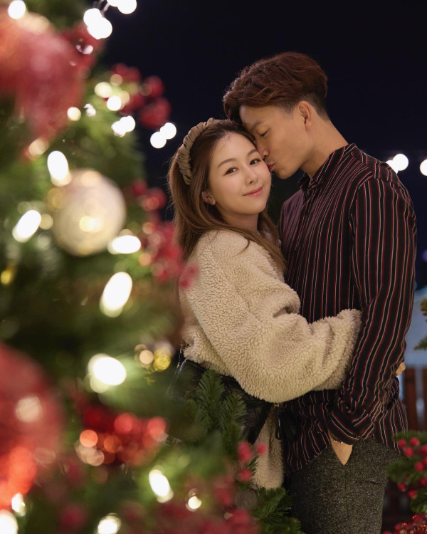 企鵝人周志康晒一家四口全家福！早婚10年靚女老婆生日高調放閃！兩囡囡顏值高成焦點