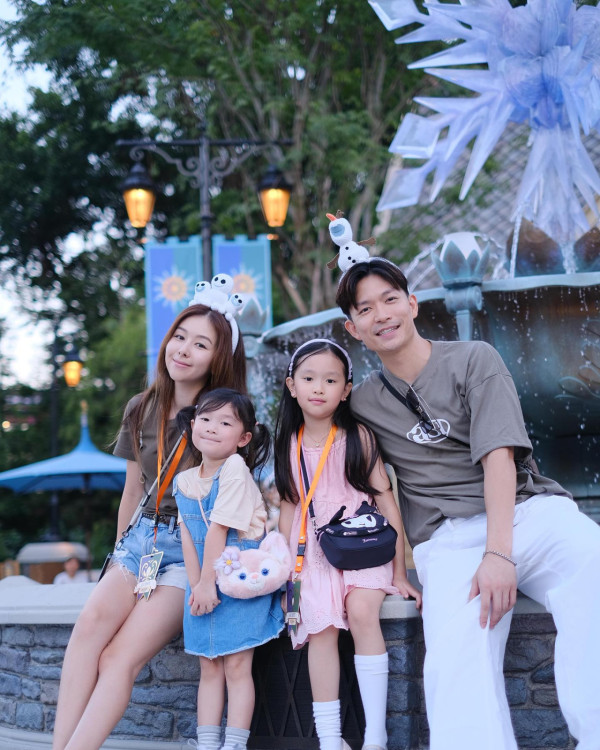 企鵝人周志康晒一家四口全家福！早婚10年靚女老婆生日高調放閃！兩囡囡顏值高成焦點