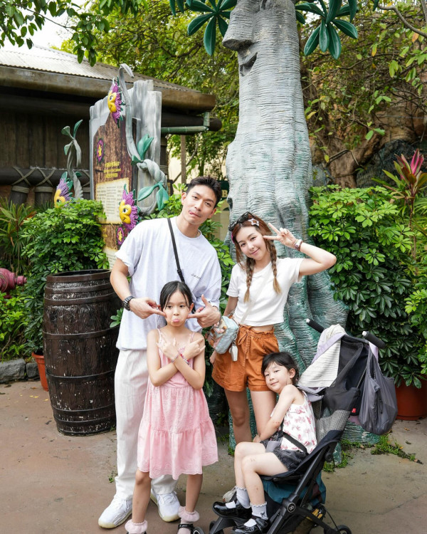 企鵝人周志康晒一家四口全家福！早婚10年靚女老婆生日高調放閃！兩囡囡顏值高成焦點