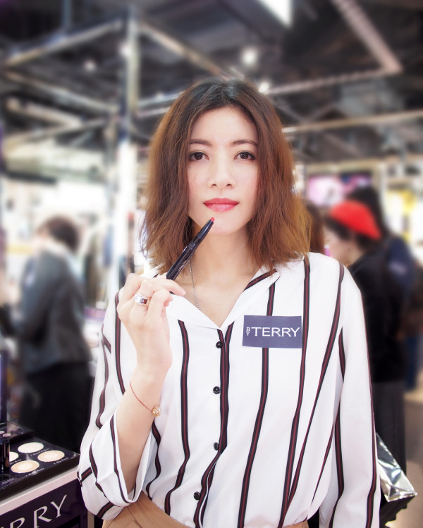 前TVB女藝人息影18年激罕現身！54歲近照曝光神級凍齡似34歲：真係睇唔出