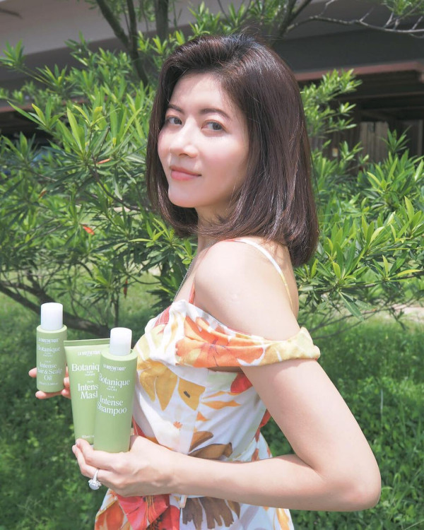 前TVB女藝人息影18年激罕現身！54歲近照曝光神級凍齡似34歲：真係睇唔出