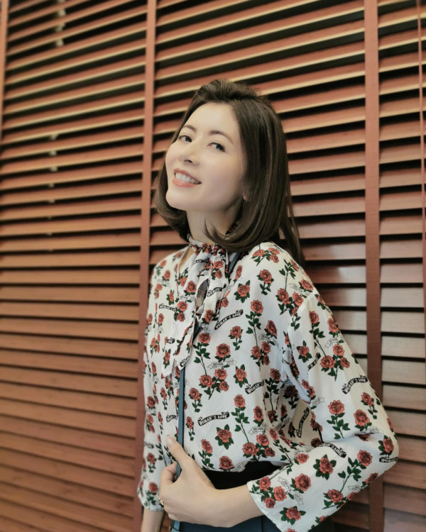 前TVB女藝人息影18年激罕現身！54歲近照曝光神級凍齡似34歲：真係睇唔出