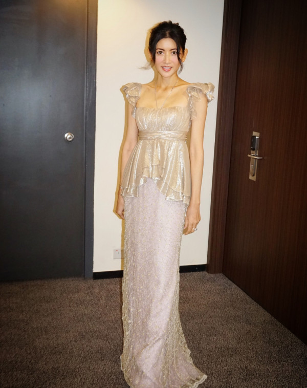 前TVB女藝人息影18年激罕現身！54歲近照曝光神級凍齡似34歲：真係睇唔出