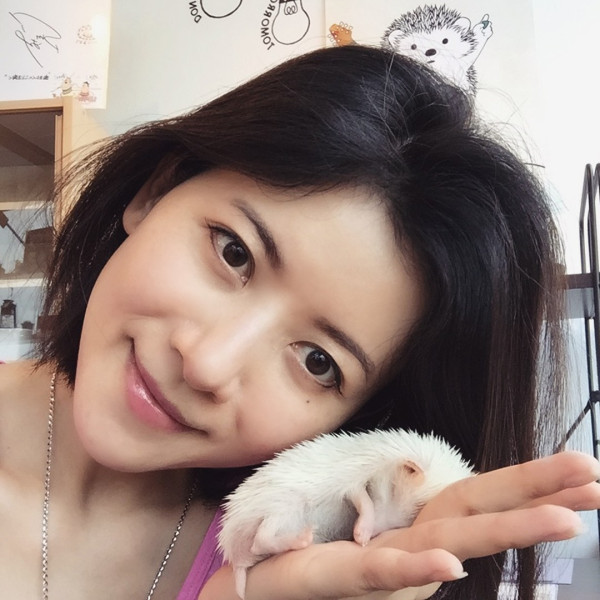 前TVB女藝人息影18年激罕現身！54歲近照曝光神級凍齡似34歲：真係睇唔出