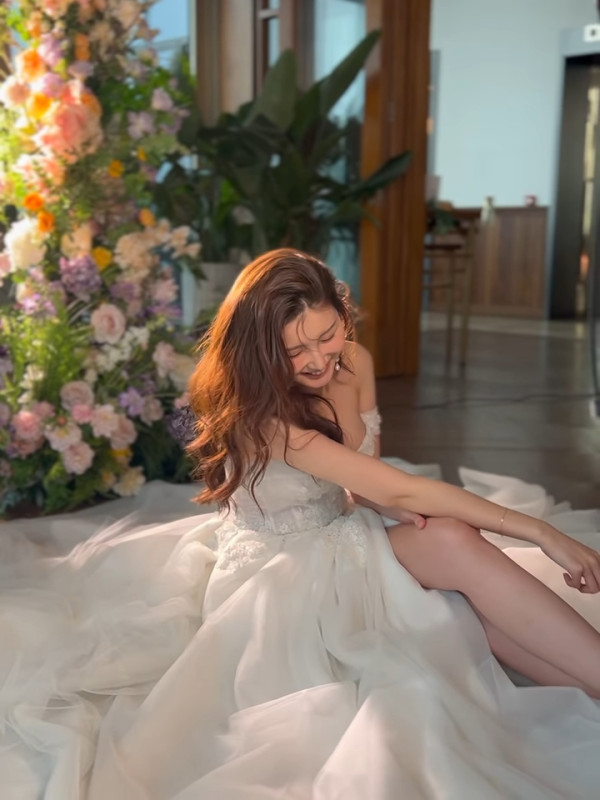 沈殷怡IG突晒婚紗照曝兩字疑爆喜訊 網民激動狂賀猜雙喜臨門：以為你有左