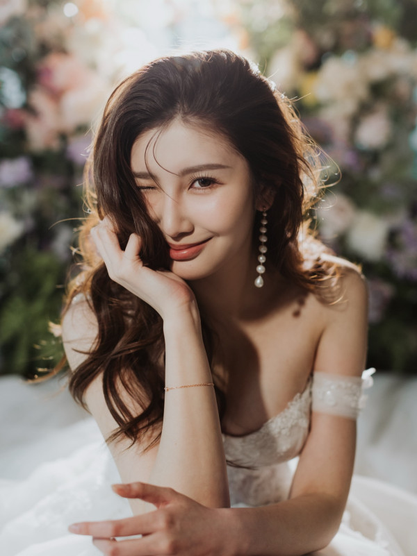 沈殷怡IG突晒婚紗照曝兩字疑爆喜訊 網民激動狂賀猜雙喜臨門:以為你有左