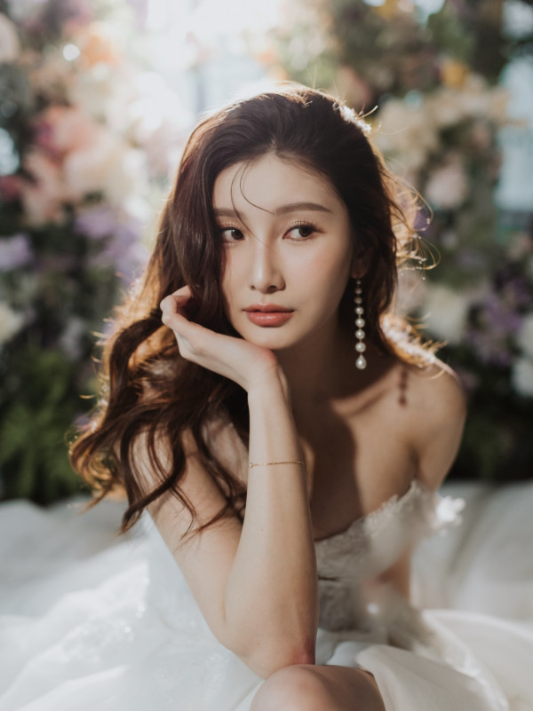 沈殷怡IG突晒婚紗照曝兩字疑爆喜訊 網民激動狂賀猜雙喜臨門：以為你有左