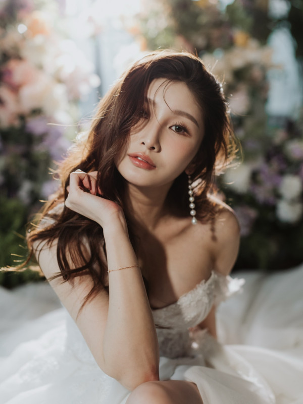 沈殷怡IG突晒婚紗照曝兩字疑爆喜訊 網民激動狂賀猜雙喜臨門：以為你有左