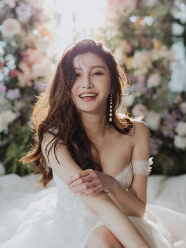 沈殷怡IG突晒婚紗照曝兩字疑爆喜訊 網民激動狂賀猜雙喜臨門:以為你有左