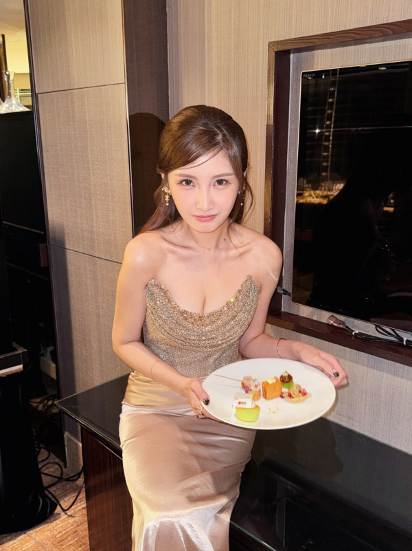 沈殷怡IG突晒婚紗照曝兩字疑爆喜訊 網民激動狂賀猜雙喜臨門：以為你有左