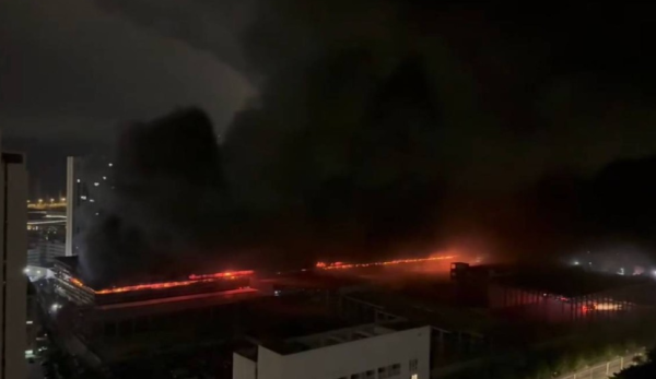 【有片】深圳比亞迪車庫大火 立體車庫陷火海傳爆炸 官方已緊急回應