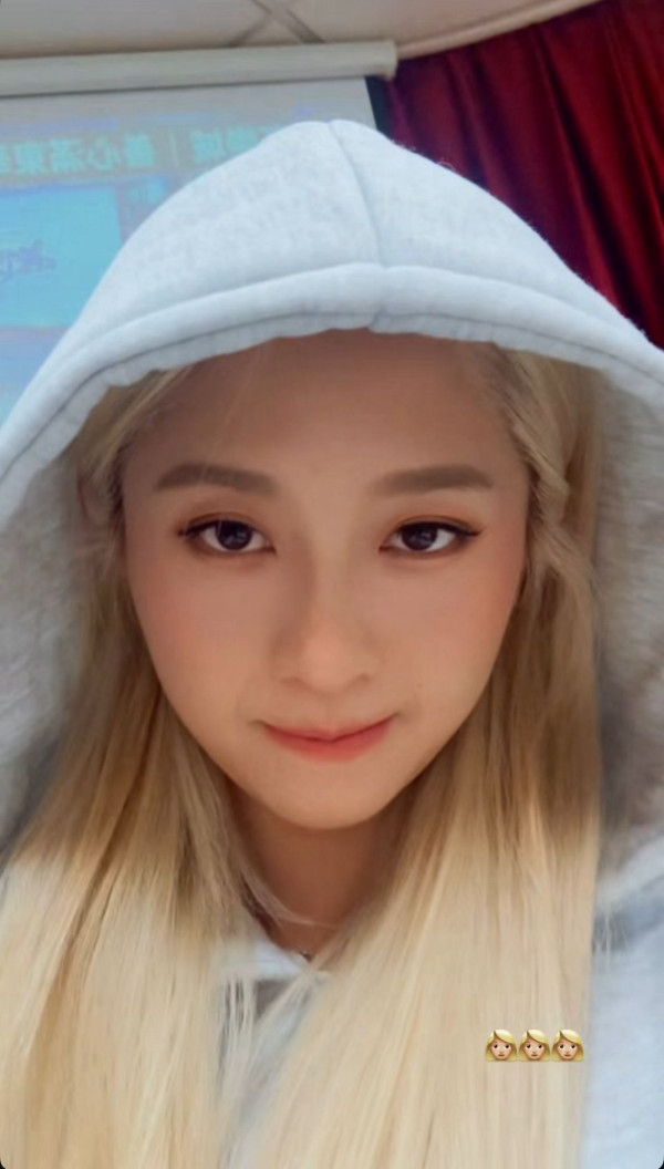 倪嘉雯染全頭金毛新髮型索爆超驚艷！捨棄黑長直搣甩清純初戀形象判若兩人