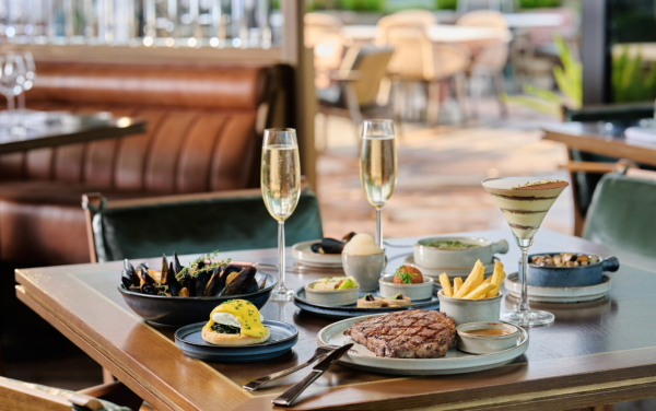 母親節餐廳2026︱全港高CP值母親節自助餐/下午茶合集 東涌自助餐媽媽半價/酒店買3送1/人均$261歎肉眼扒海鮮！