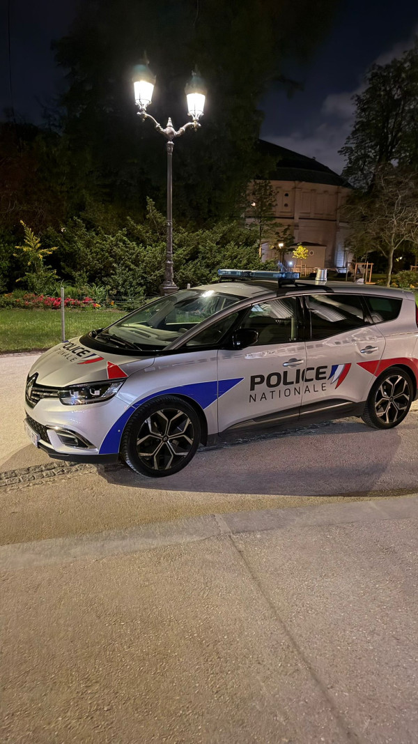 歐遊防盜神物？港人塞納河邊慘失手袋 靠迪卡儂腰包力保證件兼緩解飛機腰痛 